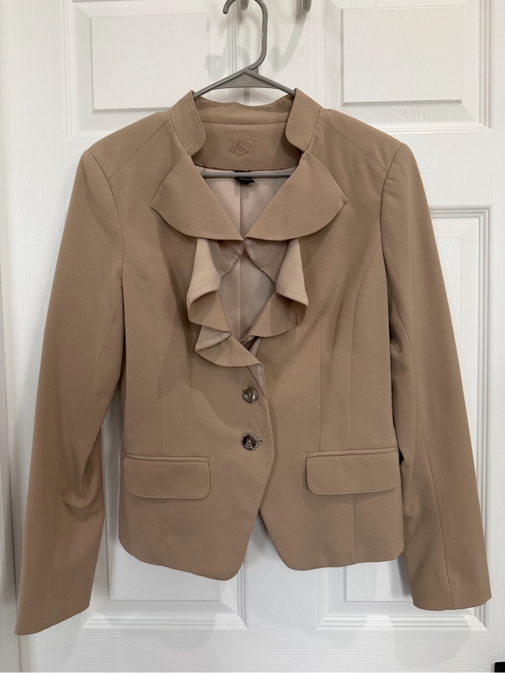 White House Black Market WHBM Size 6 Tan Ruffle Lapel Blazer Stretch Career
